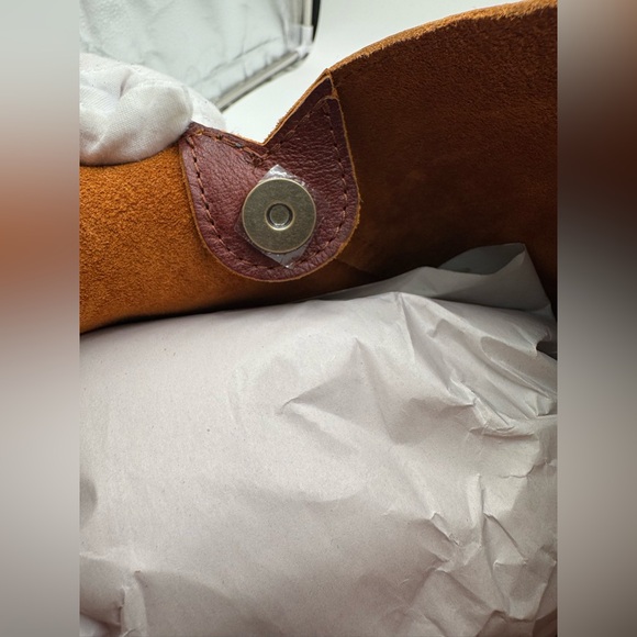 PORTLAND LEATHER GOODS NAOMI SHOULDER BAG-LARGE NUTMEG - Picture 8 of 9